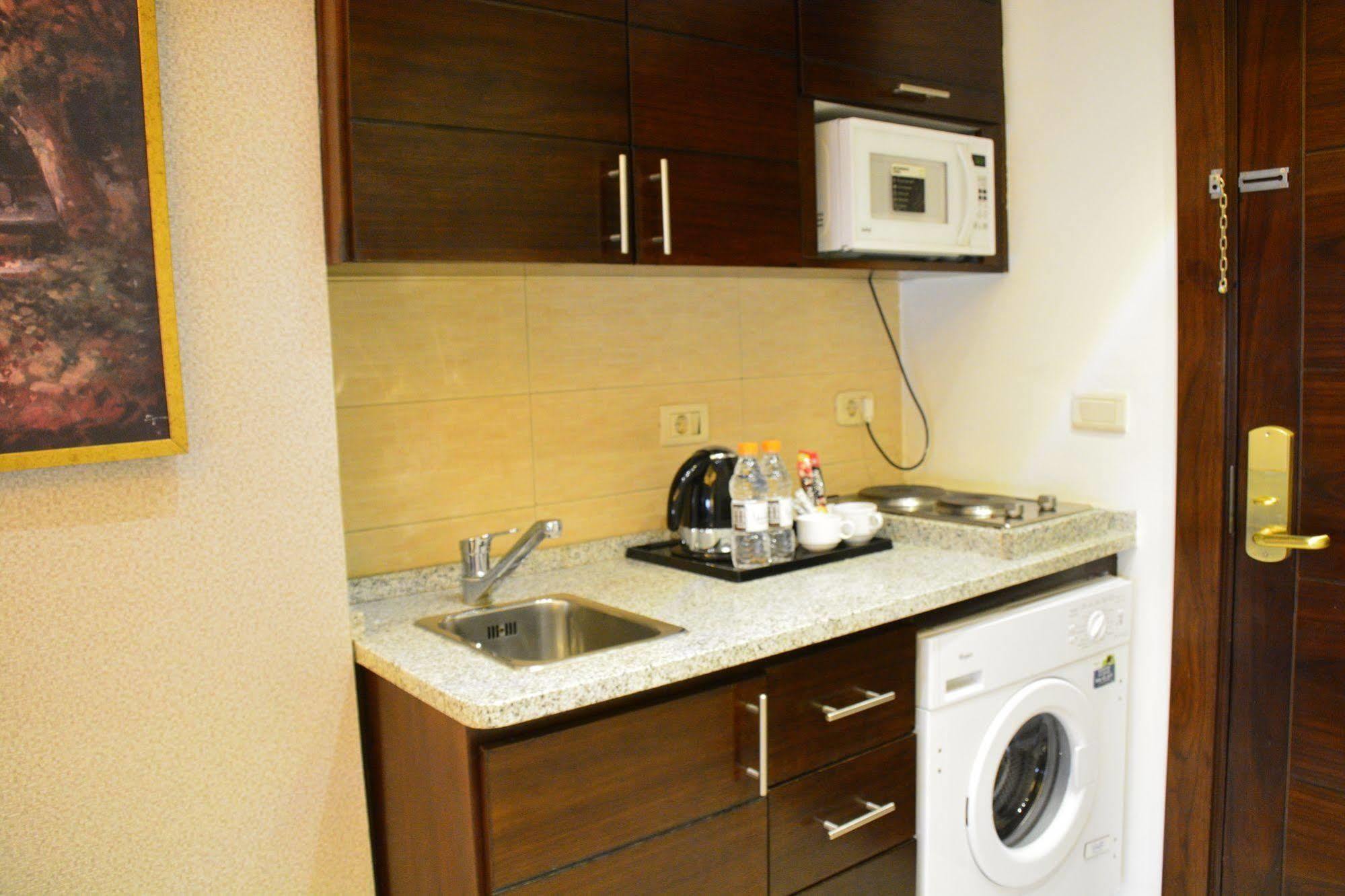 Nadine Hotel Suites Amman Exterior foto