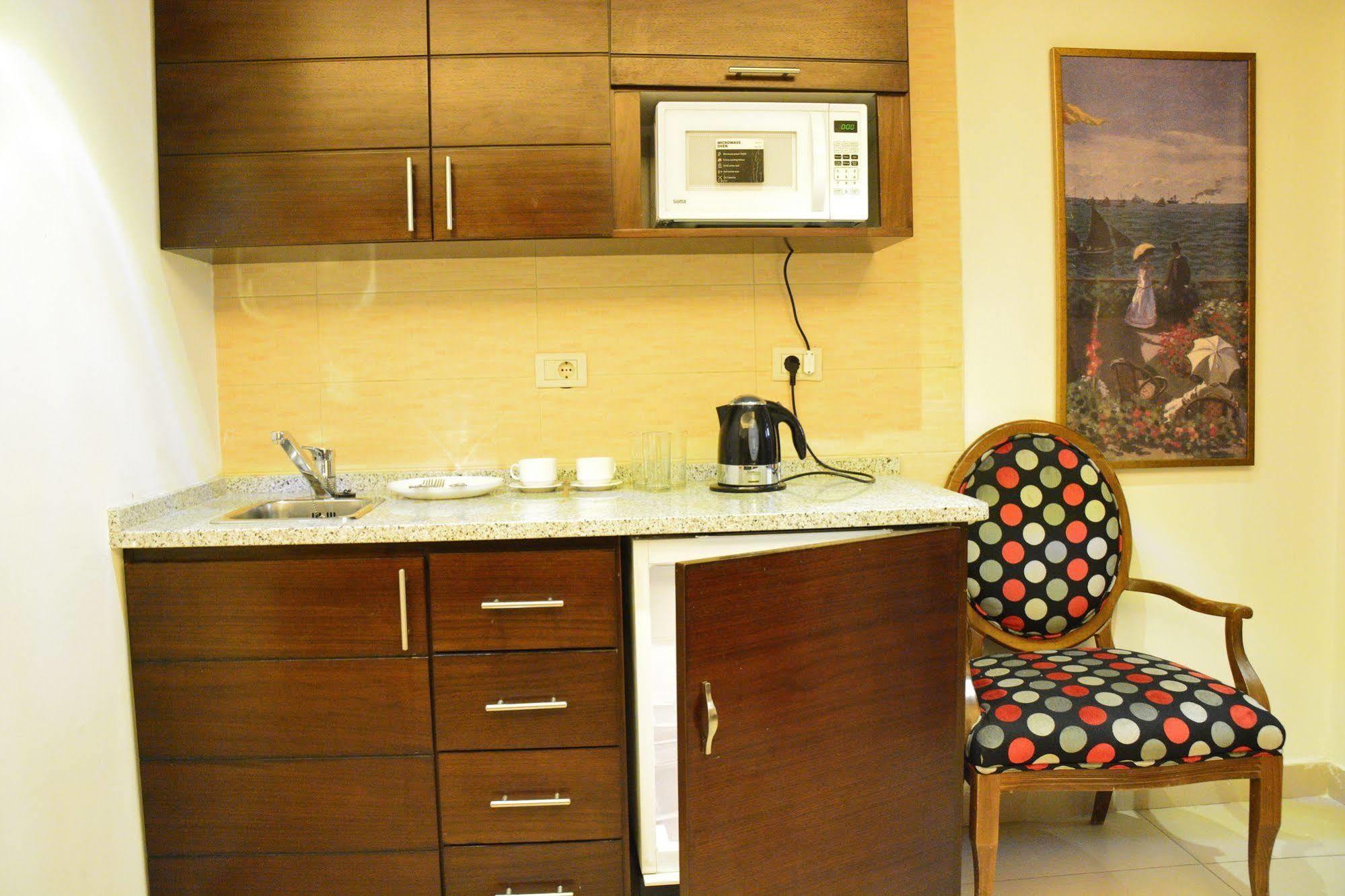 Nadine Hotel Suites Amman Exterior foto