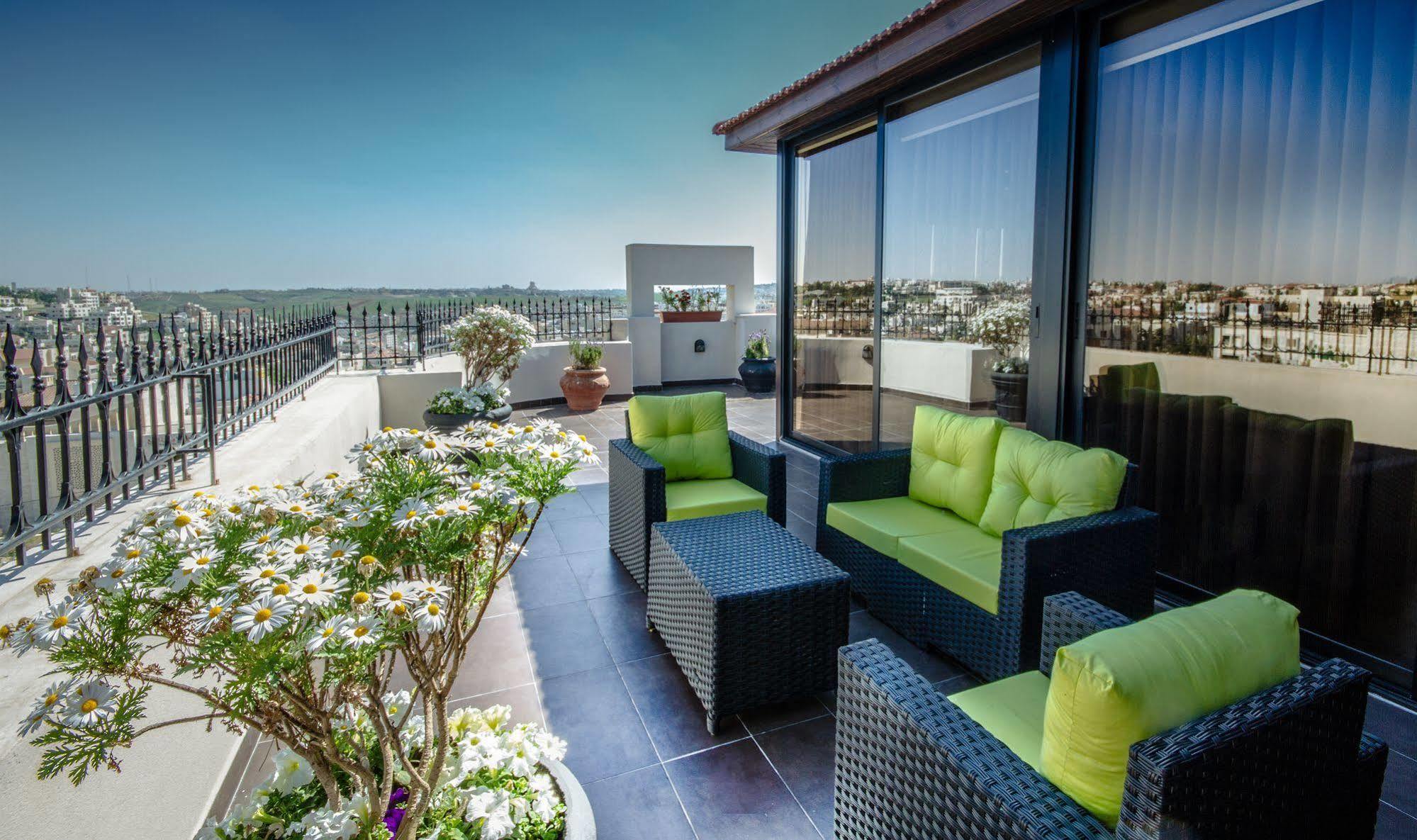 Nadine Hotel Suites Amman Exterior foto